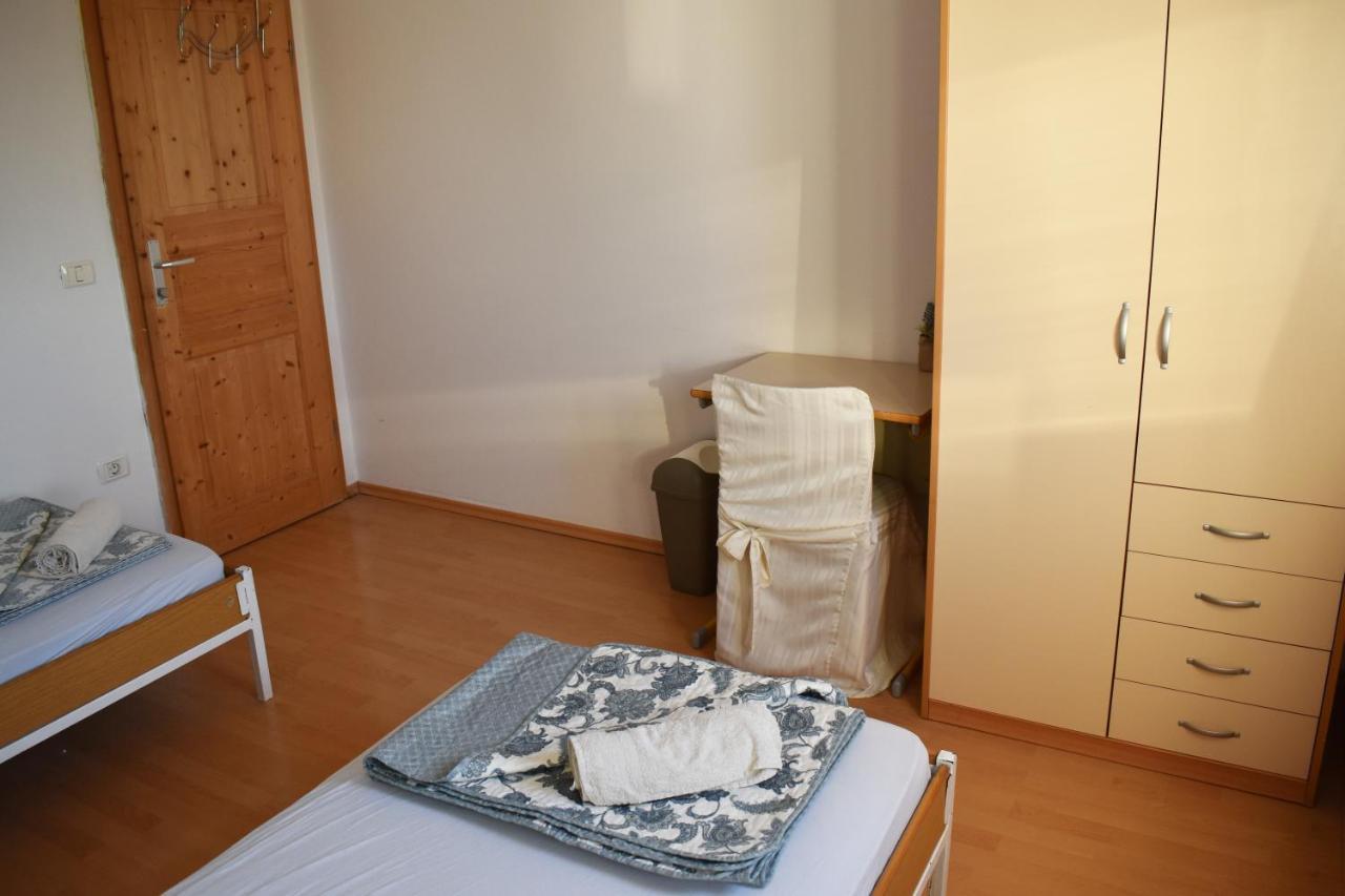 Rooms Busija イゾラ エクステリア 写真