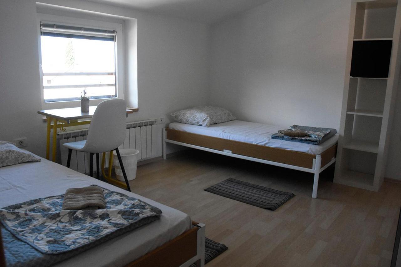 Rooms Busija イゾラ エクステリア 写真