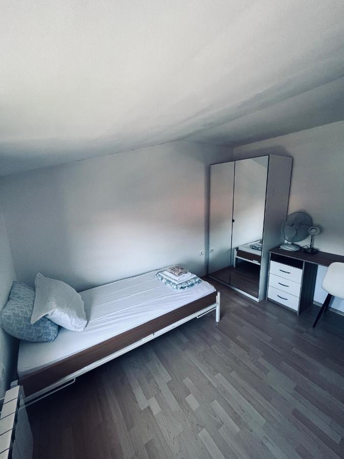 Rooms Busija イゾラ エクステリア 写真