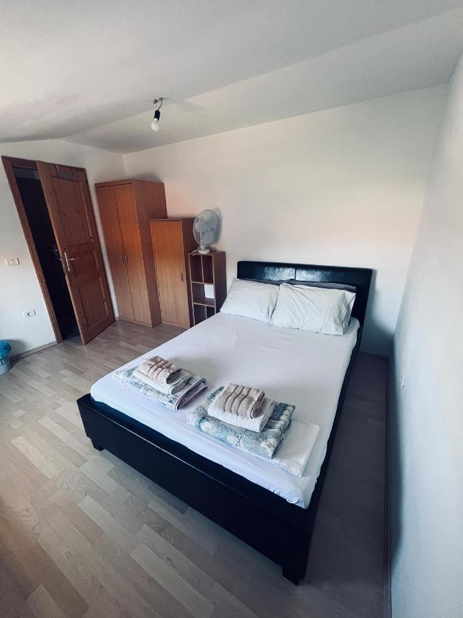 Rooms Busija イゾラ エクステリア 写真