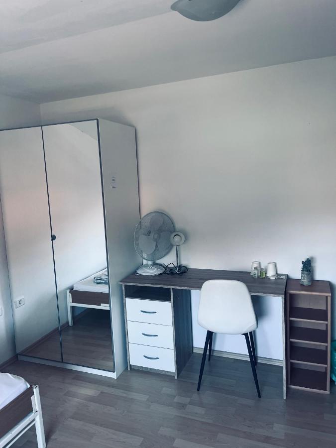 Rooms Busija イゾラ エクステリア 写真